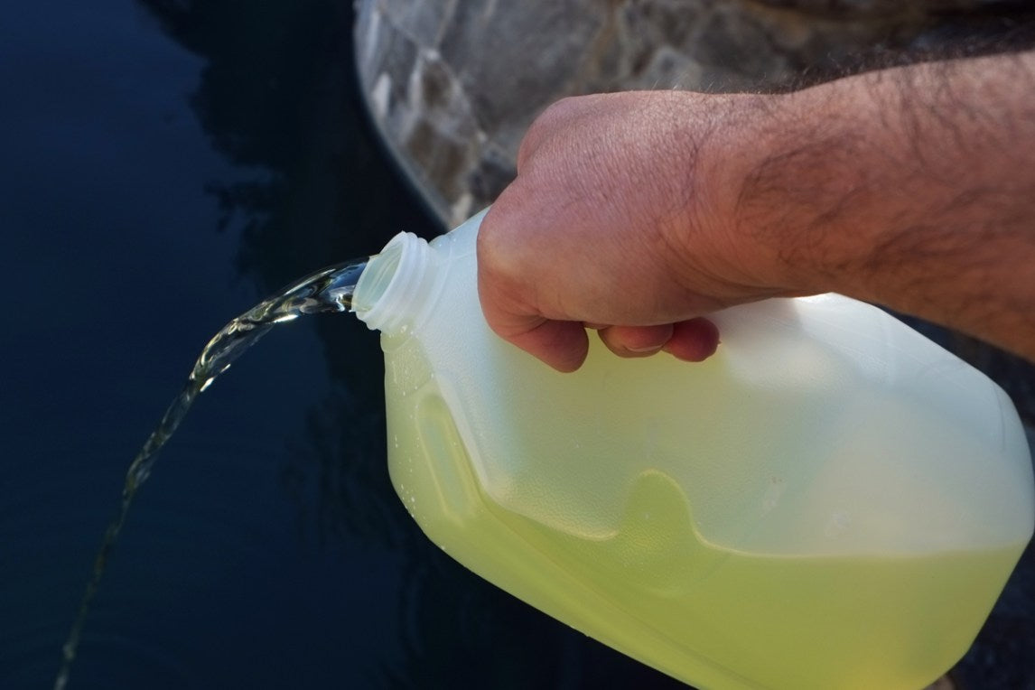 PP-LiquidChlorine.jpg__PID:4d87be28-05c6-44c0-bfa2-0d4fba615472